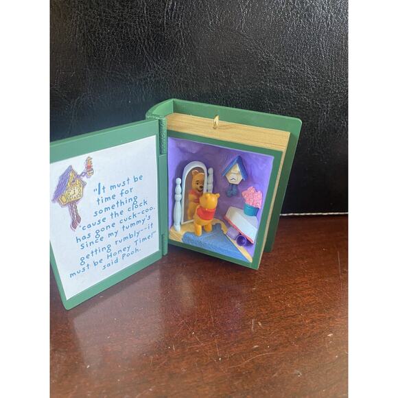 Hallmark Keepsake Ornament - Winnie the Pooh - Tracking the Jagular - Picture 1 of 4